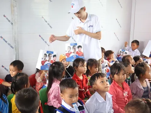 Hito mang món quà yêu thương đến các em nhỏ tại 2 xã vùng cao của tỉnh Cao Bằng