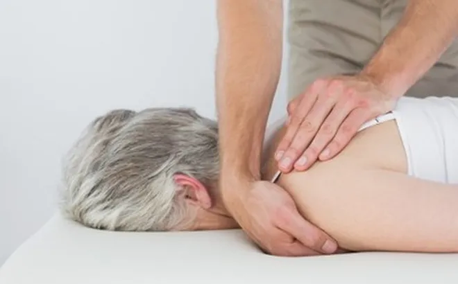 Người phụ nữ 54 tuổi đột ngột tử vong, bác sĩ cảnh báo 2 thói quen nhiều người vẫn làm mỗi ngày