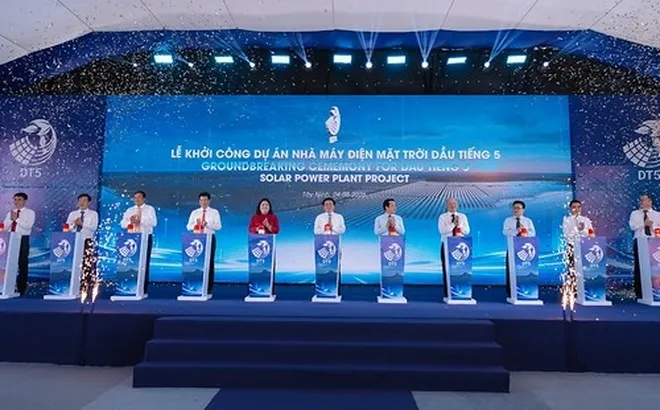 Trinasolar được lựa chọn cung cấp mô-đun cho dự án điện mặt trời nổi Dầu Tiếng 5 công suất 562MW tại Việt Nam