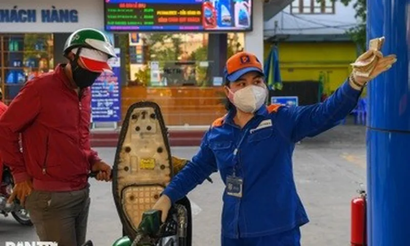 Giá xăng dầu tăng, có loại tăng hơn 400 đồng/lít