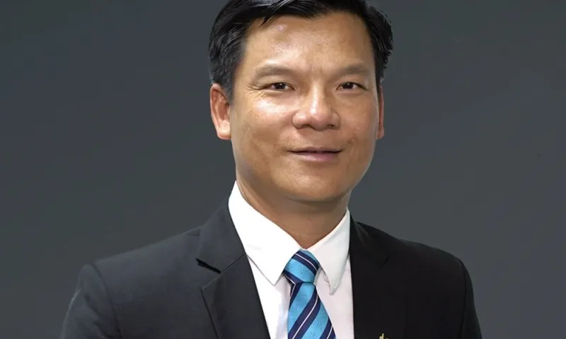 Từ nhiệm vị trí TGĐ Hòa Bình (HBC), ông Lê Văn Nam vẫn làm Chủ tịch công ty xây dựng riêng, là đối tác quen mặt của Sunshine