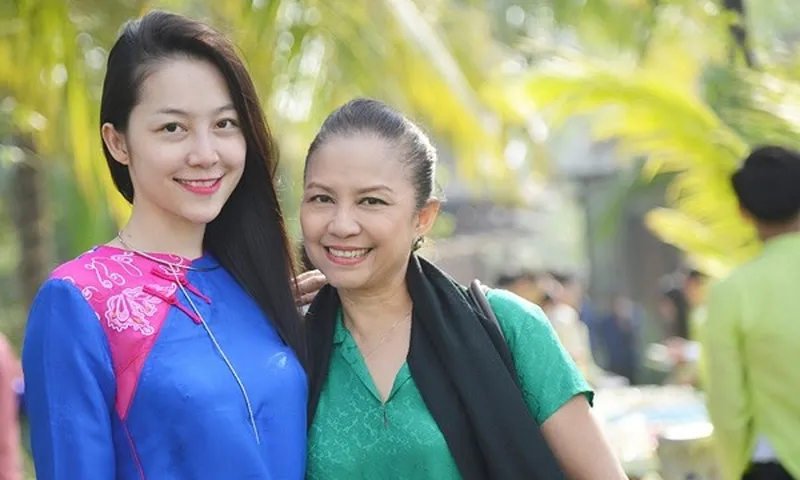 Nữ NSND là mẹ ruột của "chim công làng múa" Vbiz: U70 nhan sắc xinh đẹp, hạnh phúc viên mãn