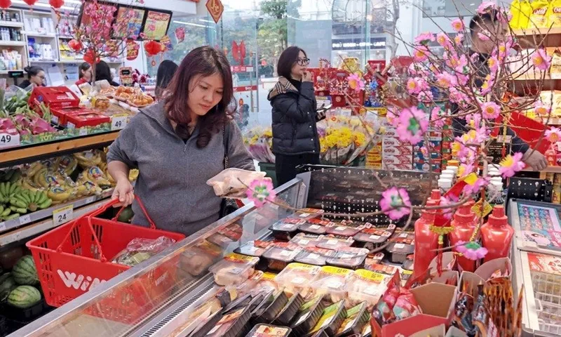 Mùng 3 Tết, cửa hàng mở cửa rầm rộ nhưng sức mua dè dặt