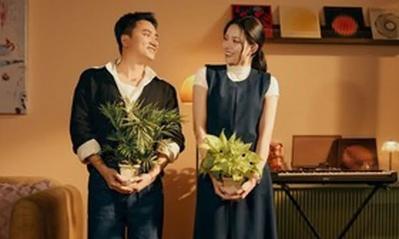 Phan Mạnh Quỳnh hát về tổ ấm nhỏ, bà xã Khánh Vy xinh đẹp hút hồn