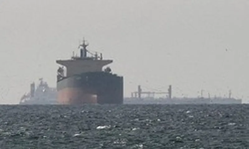 Mỹ bất ngờ nới lệnh trừng phạt, Iran lập tức tuyên bố: Chúng tôi chẳng còn giọt dầu thừa nào để bán