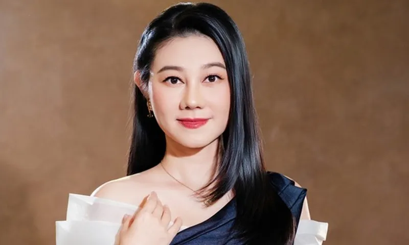 Nữ NSND là thế hệ thứ năm của gia tộc cải lương Minh Tơ, sống kín tiếng ở tuổi 45