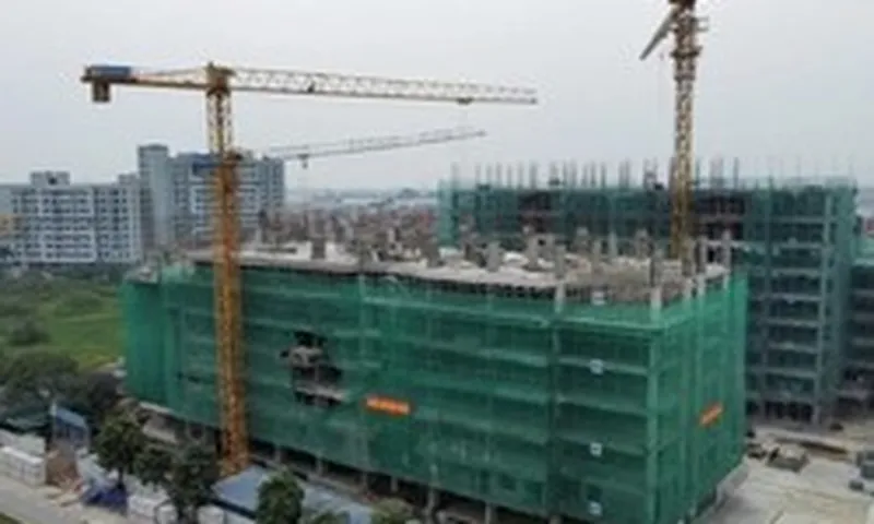 Doanh nghiệp bất động sản 'đứng ngồi không yên'