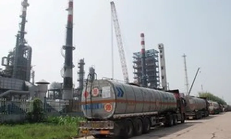 Giá dầu vừa hạ nhiệt, một loạt doanh nghiệp Trung Quốc lập tức tìm đến mua hàng Iran - Giữa đường bất ngờ 'quay xe' vì một lý do