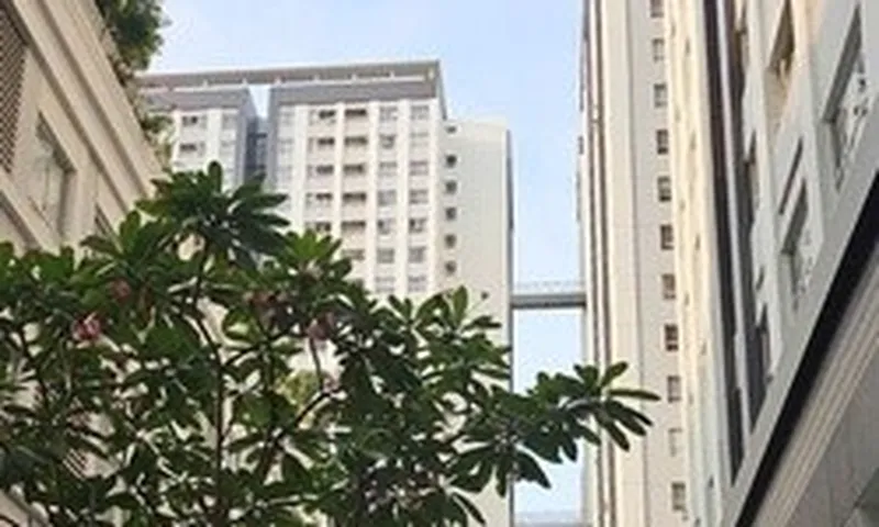 Sống ở chung cư có được lắp điện mặt trời mái nhà để giảm tiền điện?