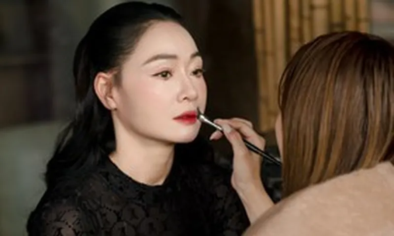 Nữ NSƯT "lột xác" phong cách ở độ tuổi trung niên khiến vạn người mê