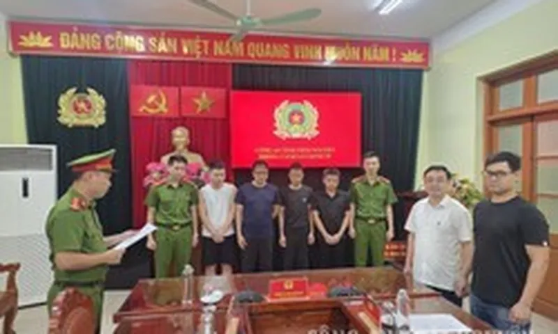 Bắt nhóm tài xế "hack" cước Xanh SM