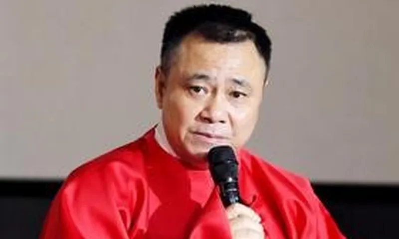 NSND Tự Long gây bất ngờ ở tuổi 53